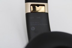 Beats Solo 4 Bluetooth Wireless On-Ear Headphones – Black and Gold – MC2L4LL/A