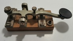 VNTG. MORSE CODE KEY & HEADPHONES TELEGRAPH MILITARY BG RUSSIA USSR CCCP 1968