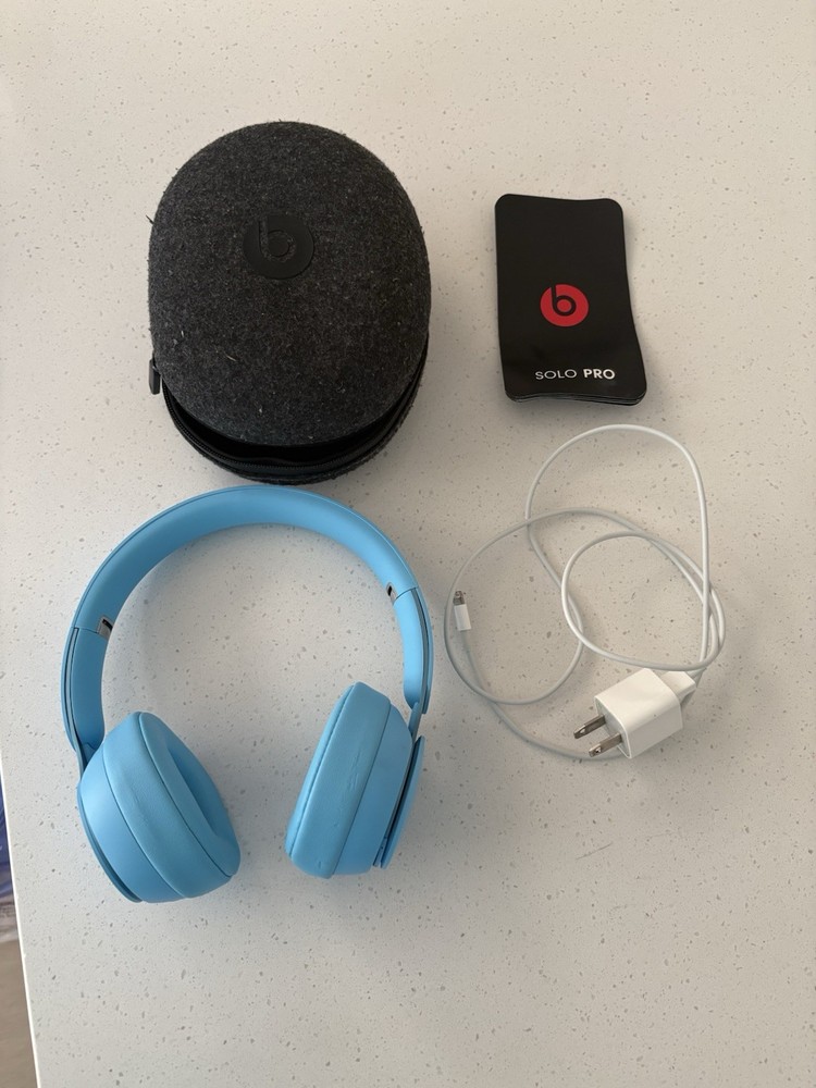 Beats by Dr. Dre Wireless Headphones Baby Blue