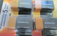 BRAND NEW SEALED DURACELL 4 PCS 2-2PKS 9 VOLT BATTERIES EXP. 2029 FREE SHIP 9V2