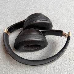 Beats Solo 4 Wireless On-Ear Headphones Matte Black Gold USB-C Case MUW33LL/A