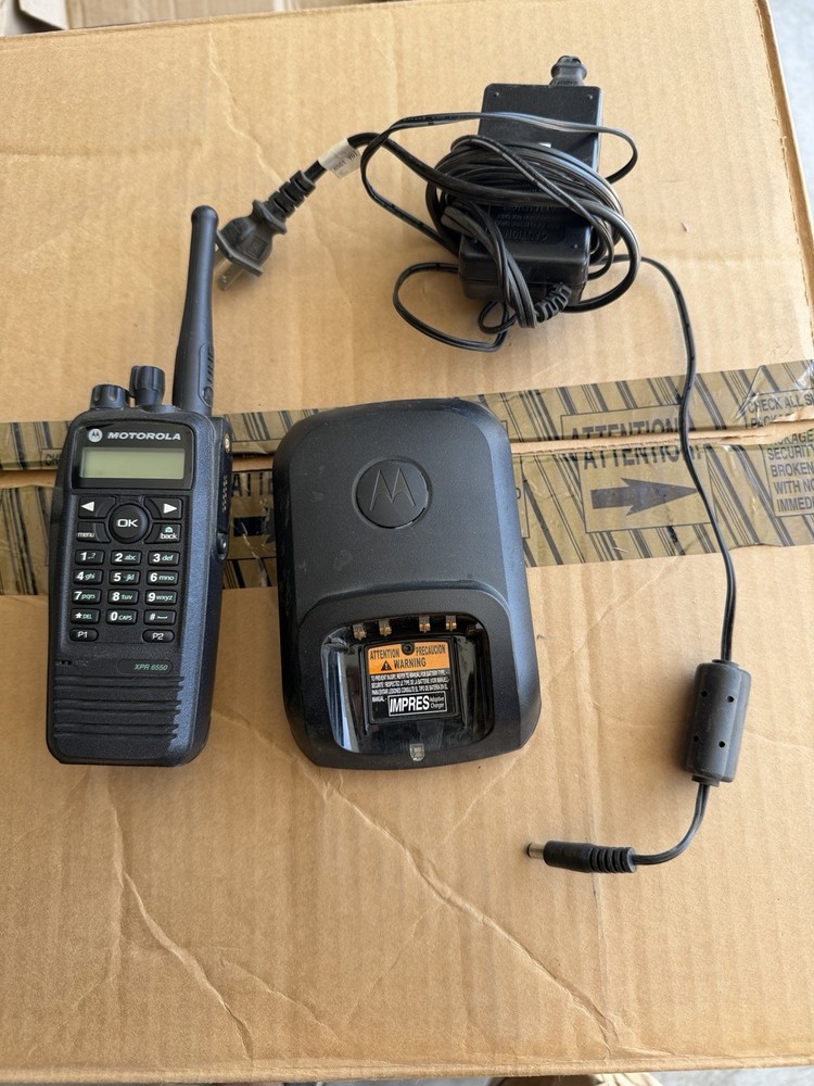 Motorola XPR6550 UHF TWO WAY HANDHELD RADIO 450-512MHZ 4W 1000 CH