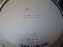 Vintage Sony Walkman D-NF610 Portable CD Player Atrac 3 MP3 AM FM UNTESTED