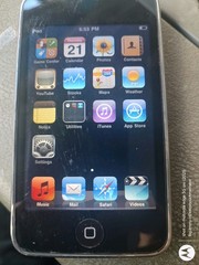 Apple iPod Touch 2nd Generation A1288 8GB – (MC086LL/A) FULLY FUNCTIONAL