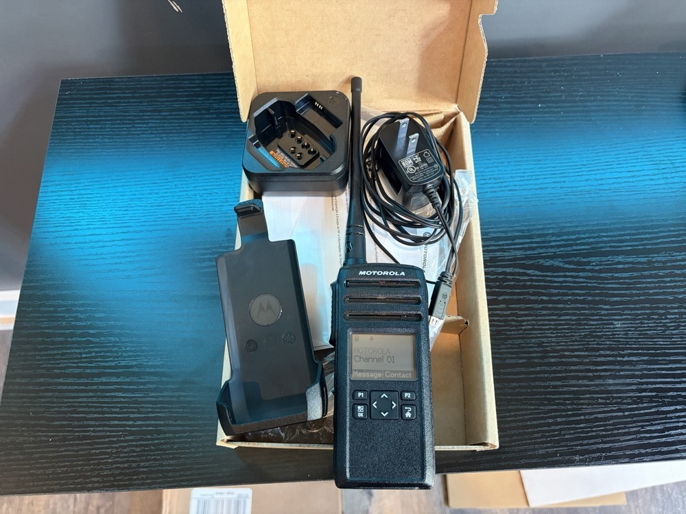 Motorola DTR700 50 Channel 900 MHz Two Way Radio Walkie (Comes with box)