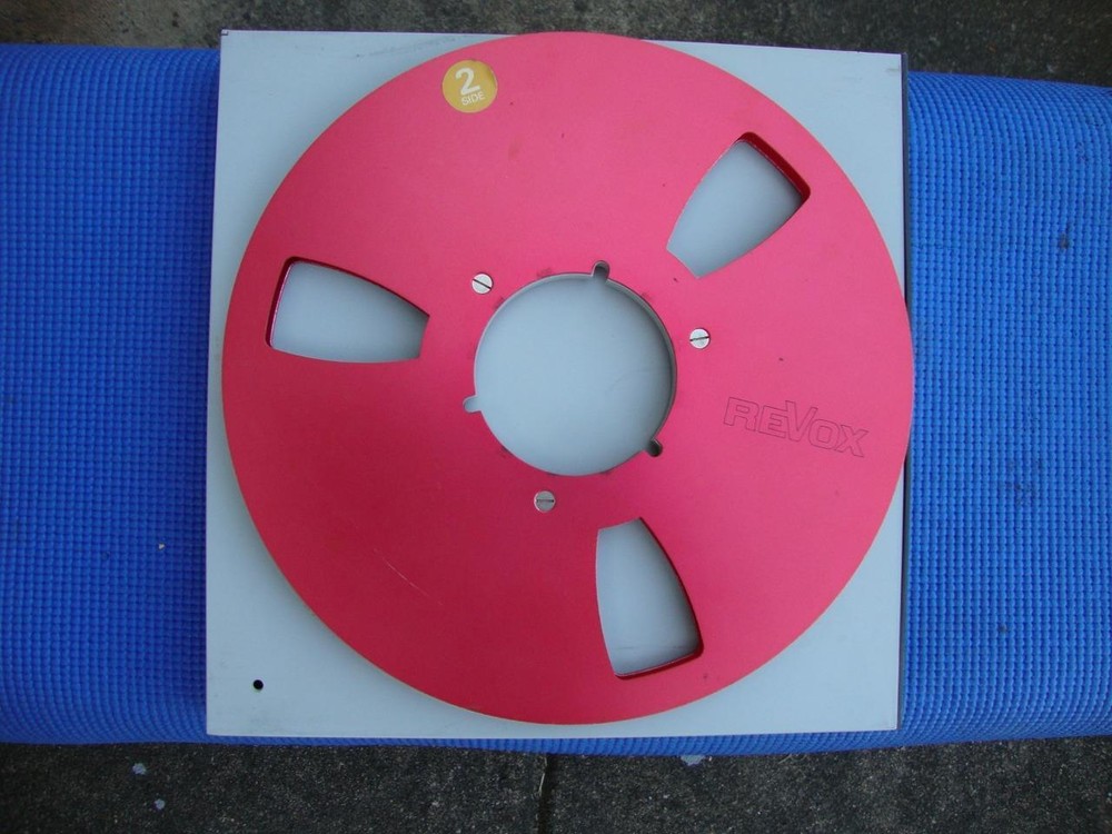 Awesome OEM REVOX / Studer Metal 10.5″ Take Up Reel – Hard plastic case