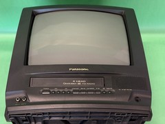 2001 Panasonic 13” TV VCR Combo VHS Portable Retro Gaming CRT PV-C1341