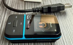 SanDisk Clip Sport Go 32GB MP3 Player with/Cable & Charger – Bundle