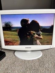 Samsung 19″ White TV HD Gaming Monitor TESTED Model LN-T1954H w/ REMOTE WORKS