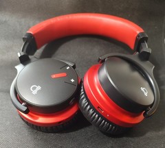 E7 ACTIVE NOISE CANCELLING HEADPHONES WITH BLUETOOTH AND BUILT-IN MICROPHONE.