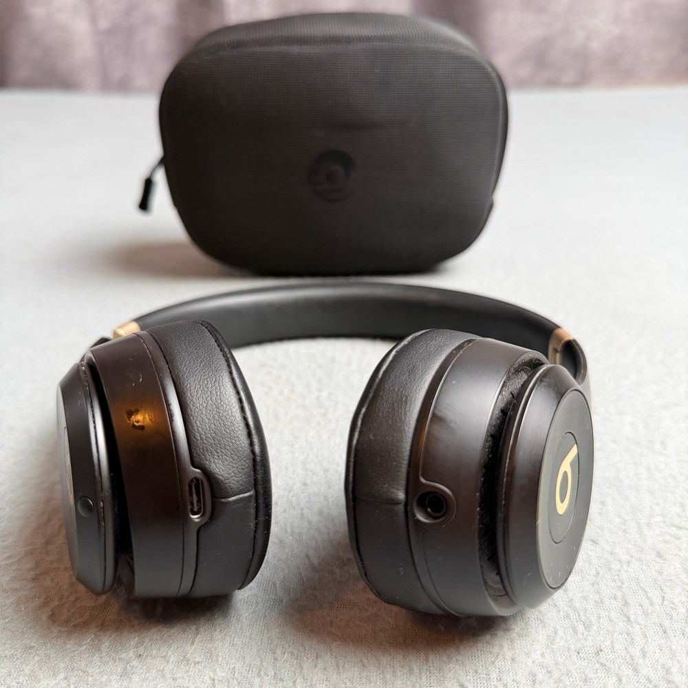 Beats Solo 4 Wireless On-Ear Headphones Matte Black Gold USB-C Case MUW33LL/A