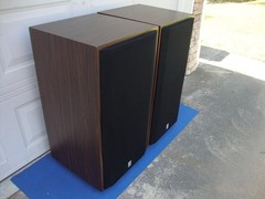 Awesome Cerwin Vega VS-150, 3-way Floor Speaker w/ 15″ Woofers – Reconditioned