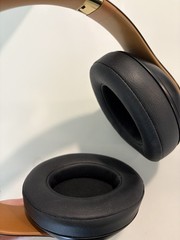 Beats by Dr. Dre Studio3 Bluetooth Over-Ear Headphones Black Gold Brown Used