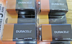 BRAND NEW SEALED DURACELL 4 PCS 2-2PKS 9 VOLT BATTERIES EXP. 2028 FREE SHIP 9V2