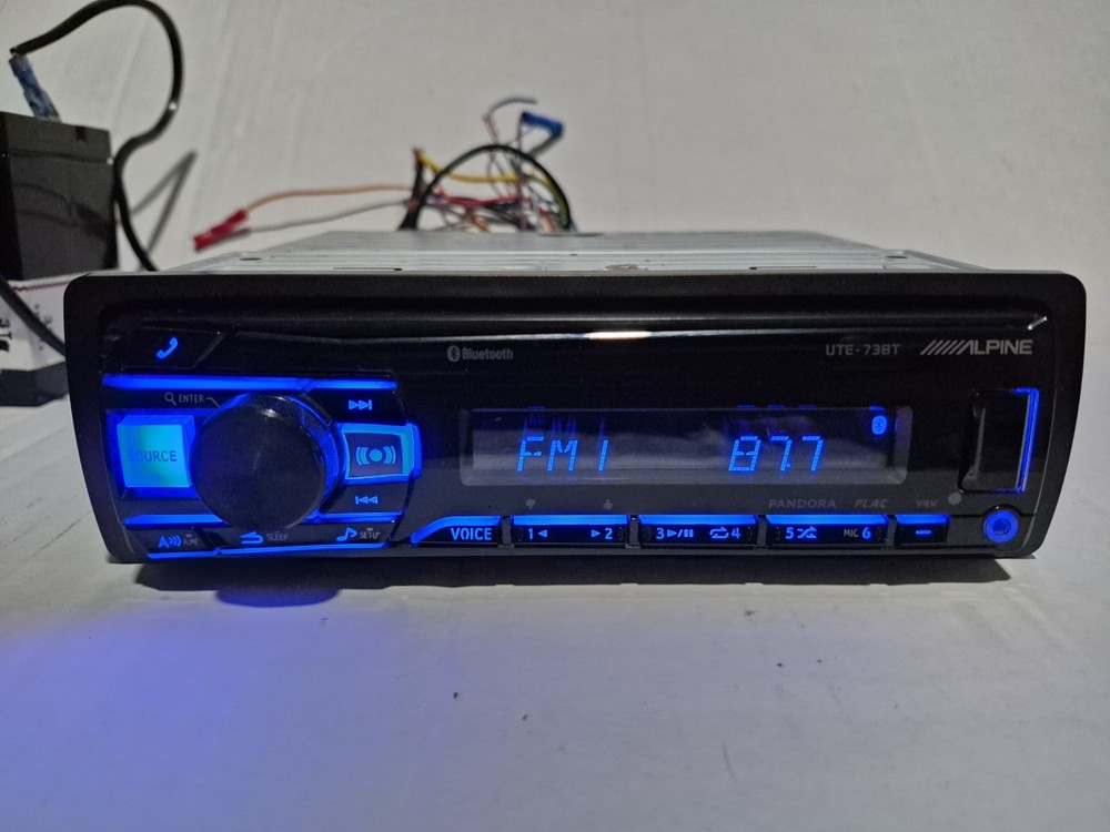Alpine UTE-73BT Single Din Car Stereo Bluetooth – Aux – Usb – Detachable Face