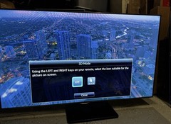 Samsung 65″ Slim 3D Smart TV Bundle | UN65F7100 | 4 New 3D Glasses | Rare Find