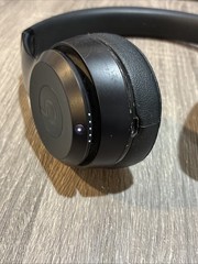 Beats by Dr. Dre Beats Solo3 Wireless On-Ear Headphones – Matte Black