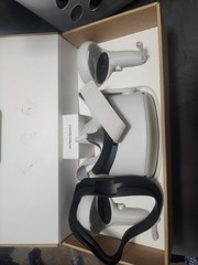 Meta Oculus Quest 2 128GB VR Headset with Controllers – White – Barely Used