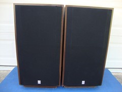 Awesome Cerwin Vega VS-150, 3-way Floor Speaker w/ 15″ Woofers – Reconditioned