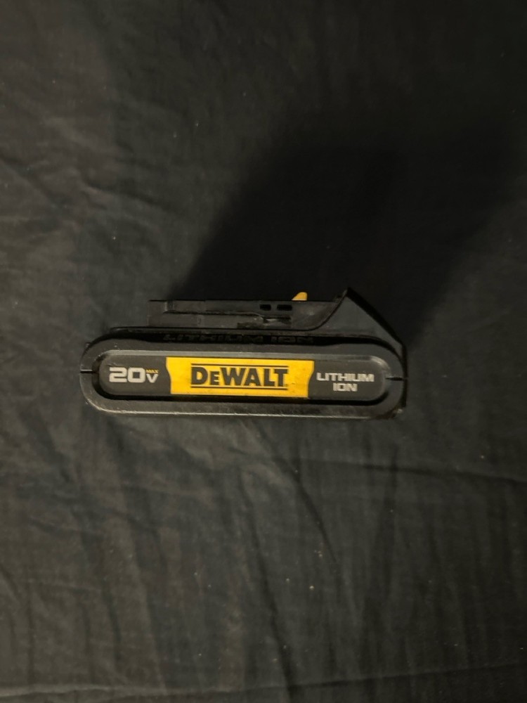 DEWALT DCB207 20V BATTERY (B26009987)