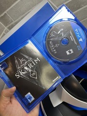 Sony PlayStation 4 VR Skyrim Bundle PS4 VR Series 2 CHU-ZVR2