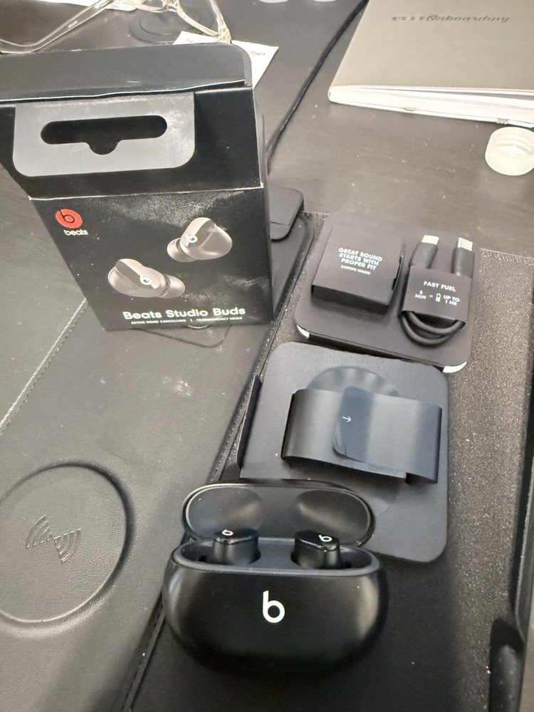 Beats by Dr. Dre Studio Buds – Black