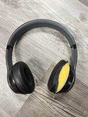 Beats B0534 Solo 2 Wireless On-Ear Bluetooth Headphones in Black