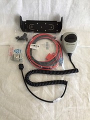 MOTOROLA CM200 AAM50RPC9AA1AN UHF 438-470 MHZ 40W 4CH ANALOG W/ ACCESSORIES