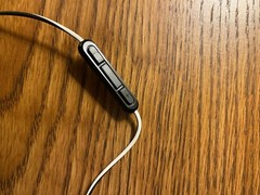 Bose Soundsport Wired In-Ear Headphones Charcoal/W Mic-Apple Only!