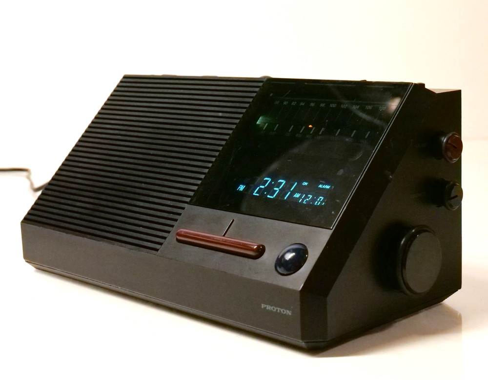 Proton AM/FM Dual Alarm Clock Radio Model RS-325 Vintage Retro 90s Tested Works