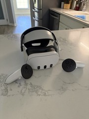 Meta Quest 3 VR (512gb) with aftermarket head strap and controllers!