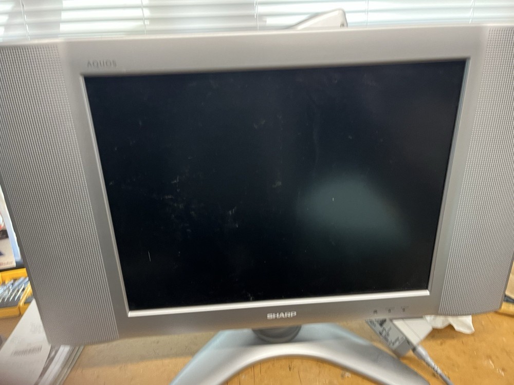 Sharp 20″ Flat Screen Color TV LC-20B2UA TV Tested. 4:3. 480 P. Good For Gaming
