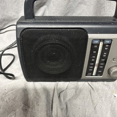 Vtg Radio Shack AM/FM Portable Radio Model 12-826 AC or DC Battery Tested