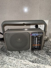 EXCELLENT PANASONIC RF-2400D AM/FM 2-BAND PORTABLE RADIO AC OR BATTERY POWERED