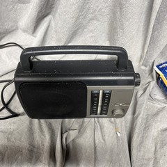 Vtg Radio Shack AM/FM Portable Radio Model 12-826 AC or DC Battery Tested