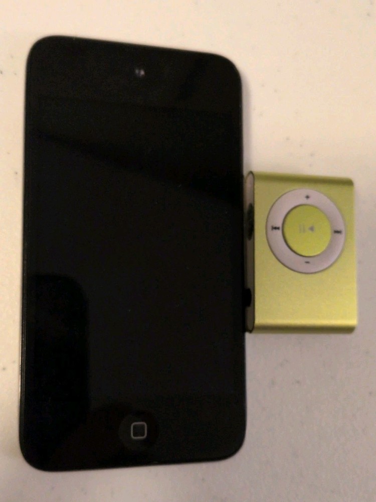 Apple iPod Touch 4th Generation 32 GB A1367 & Shuffle 2nd Gen – Green