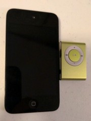 Apple iPod Touch 4th Generation 32 GB A1367 & Shuffle 2nd Gen – Green