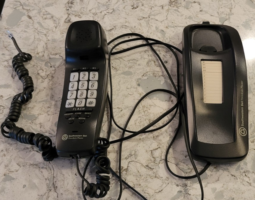 Southwestern Bell Freedom Phone Wall Mountable Desk Telephone Black FM4000 Works