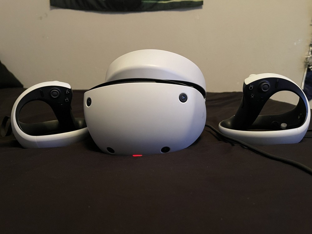 PSVR2 Virtual Reality Gaming Headset and Controller Set Charger Included Used
