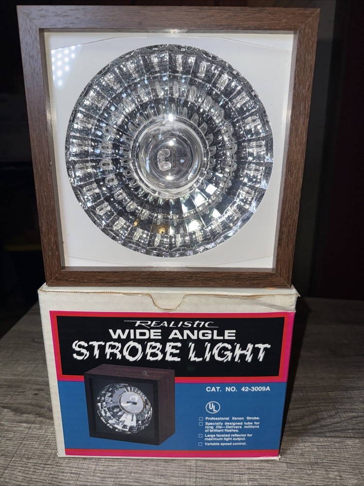 Vintage Realistic Wide Angle Strobe Light Walnut Veneer Finish 42-3009A w/ Box