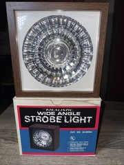 Vintage Realistic Wide Angle Strobe Light Walnut Veneer Finish 42-3009A w/ Box