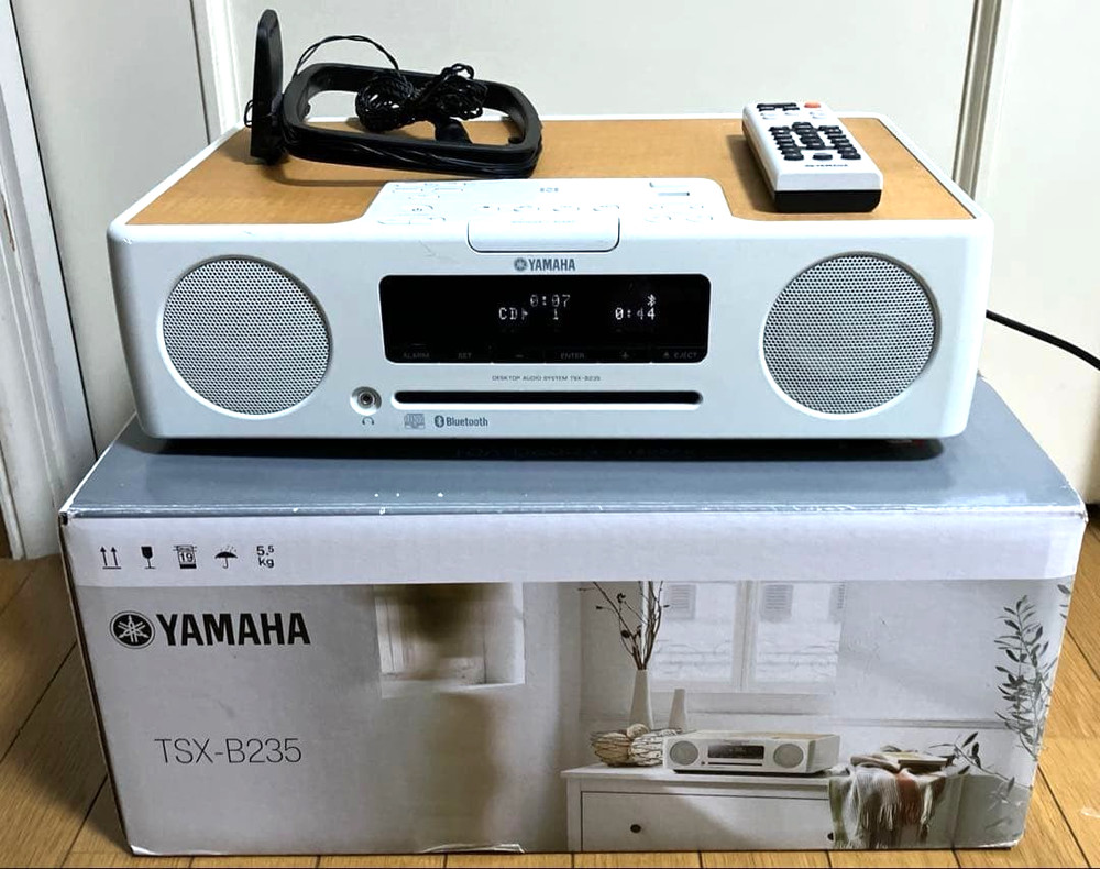 Yamaha TSX-B235 Desktop Audio System Bluetooth CD FM Radio 220V White Remote