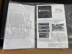 NEW Motorola XTL5000 M20URS9PW1AN 764-870MHz 35W Complete with Accessories