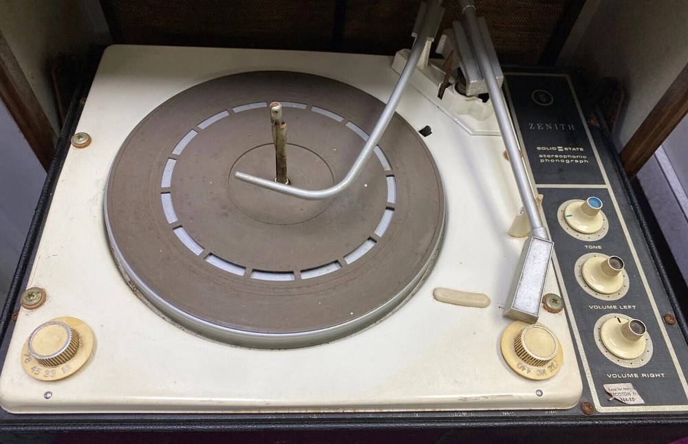 VINTAGE ZENITH SOLID STATE STEREOPHONIC PHONOGRAPH MODEL T2560W SPEAKERS RARE!!!