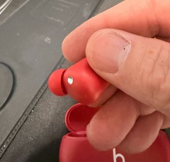 Beats by Dr. Dre Studio Buds – Beats Red