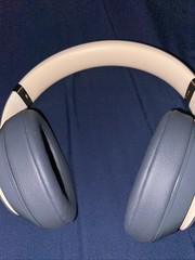 Beats Studio 3 Wireless Bluetooth Headphones Black and Gold