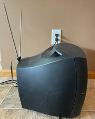 Philips Magnavox Smart Series 13″ CRT TV Retro Gaming Works w/ Antenna & Remote