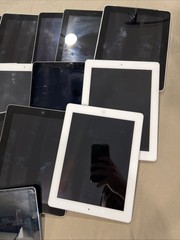 Mixed Lot of 16 Apple IPAD Ipads Various Models As Is For Parts SEE PICS READ
