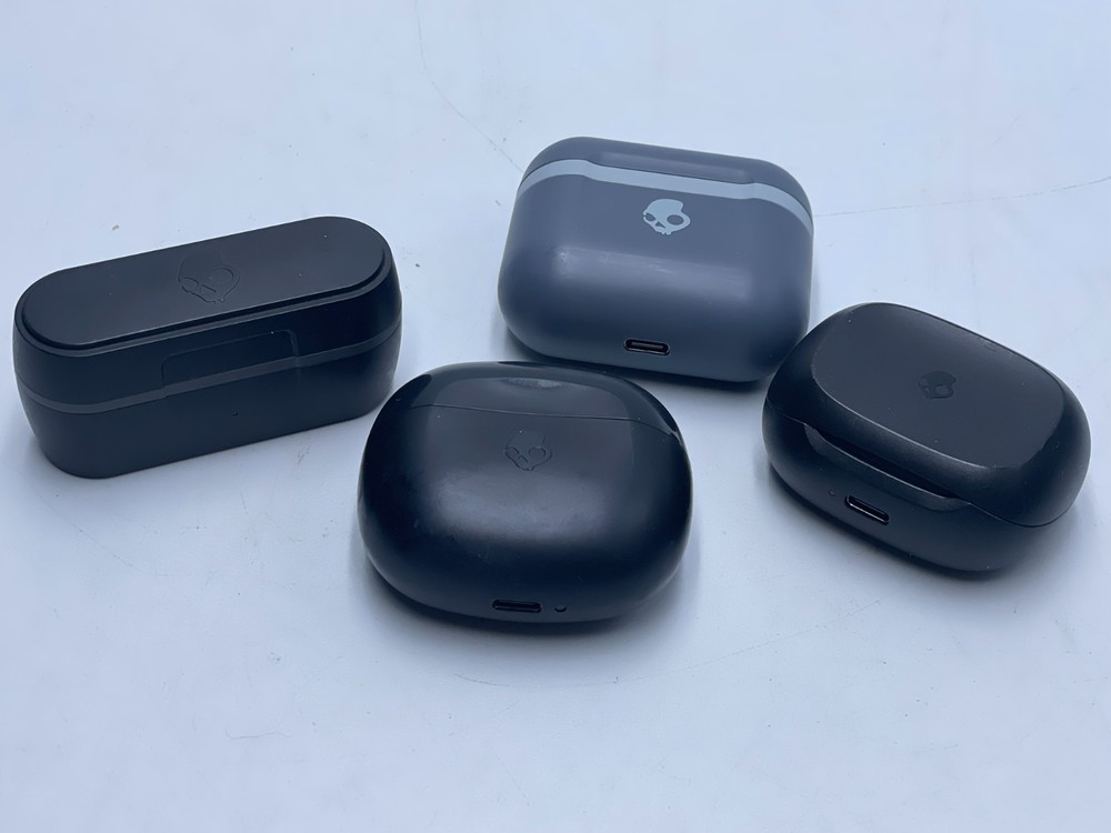 LOT of 4 Assorted Models Skullcandy – Tested working (C-63)