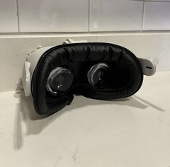 Meta Oculus Quest 2 – 128GB VR Headset With Pamphlet